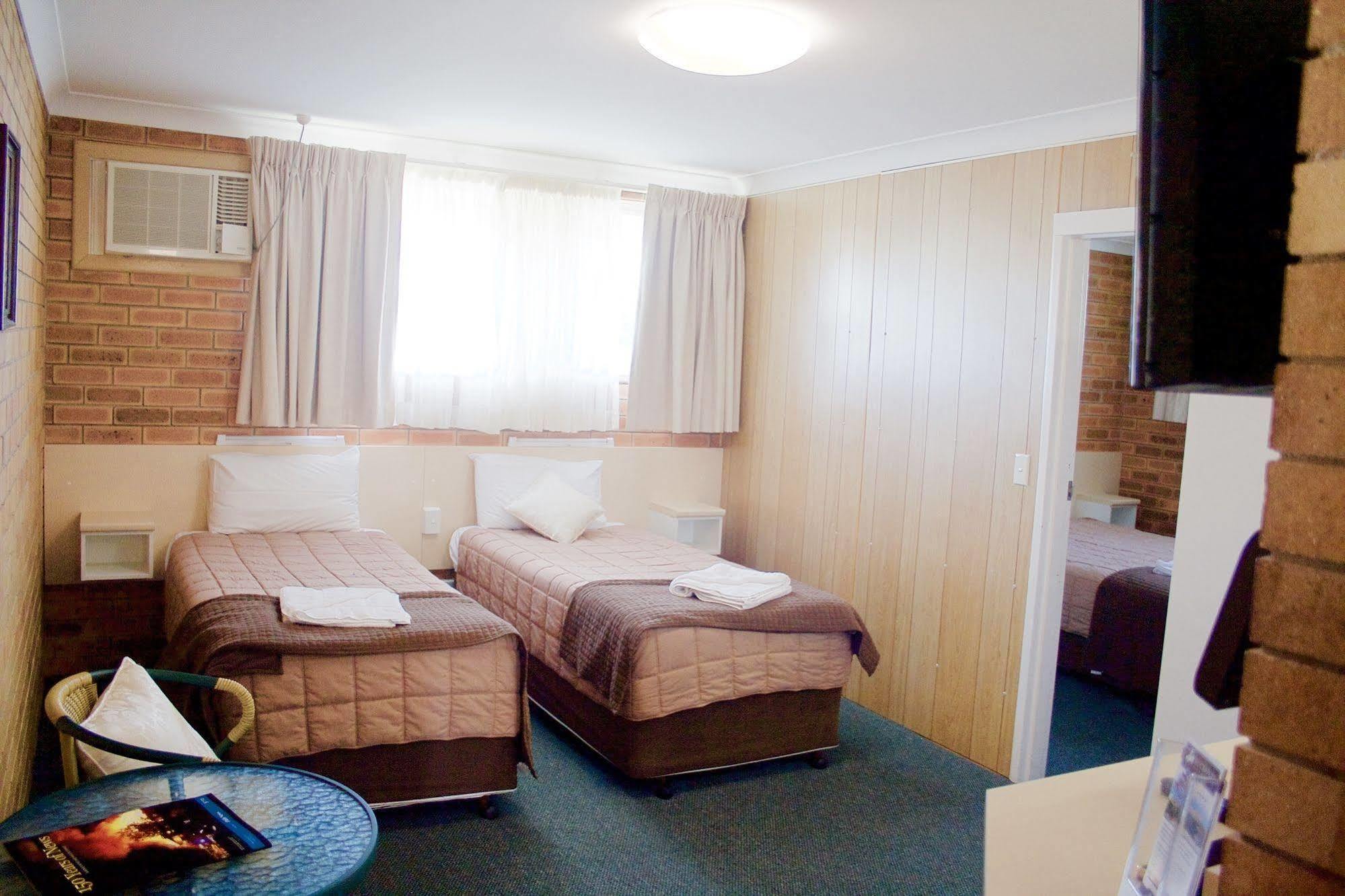 Buckaroo Motor Inn Warwick Buitenkant foto