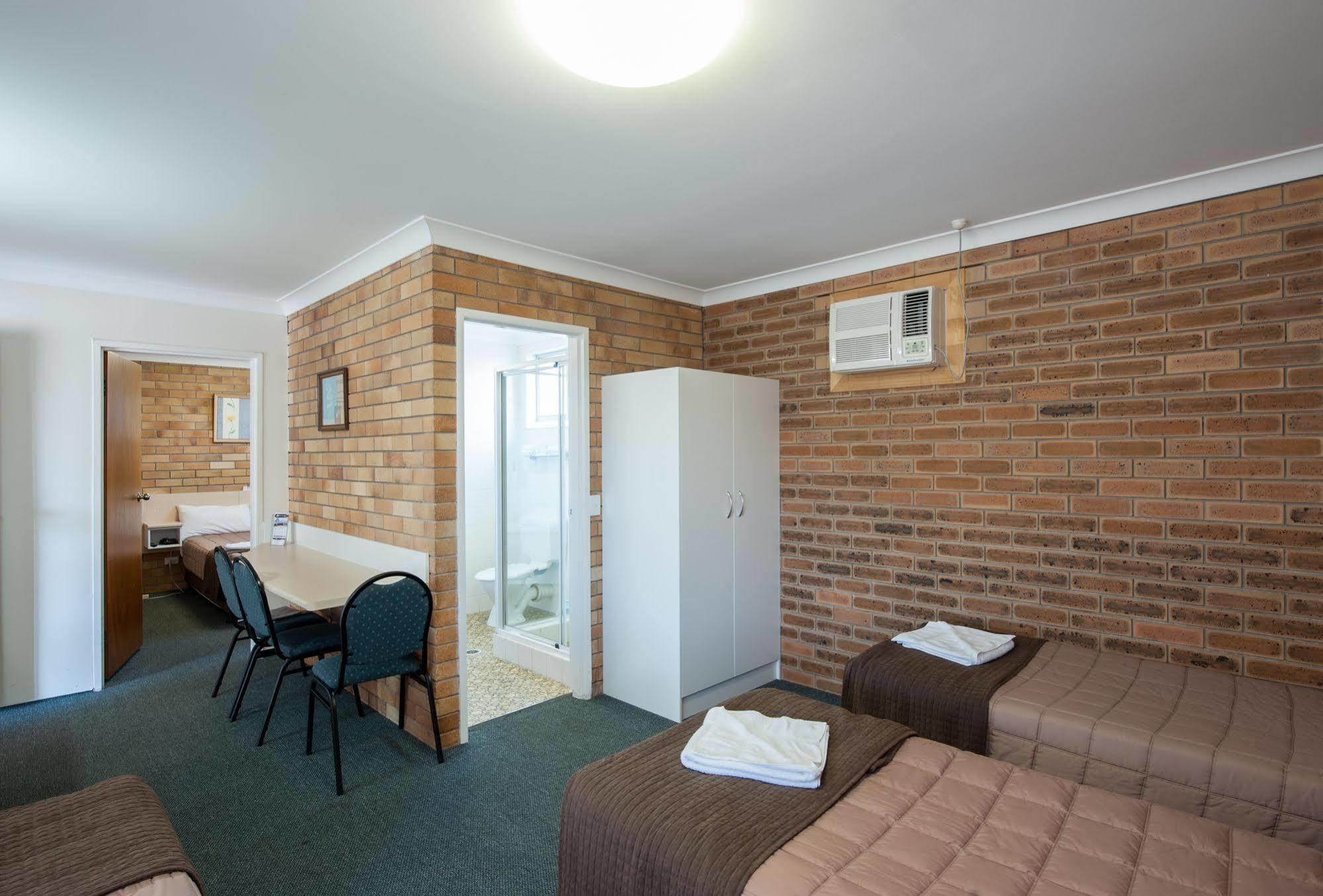 Buckaroo Motor Inn Warwick Buitenkant foto