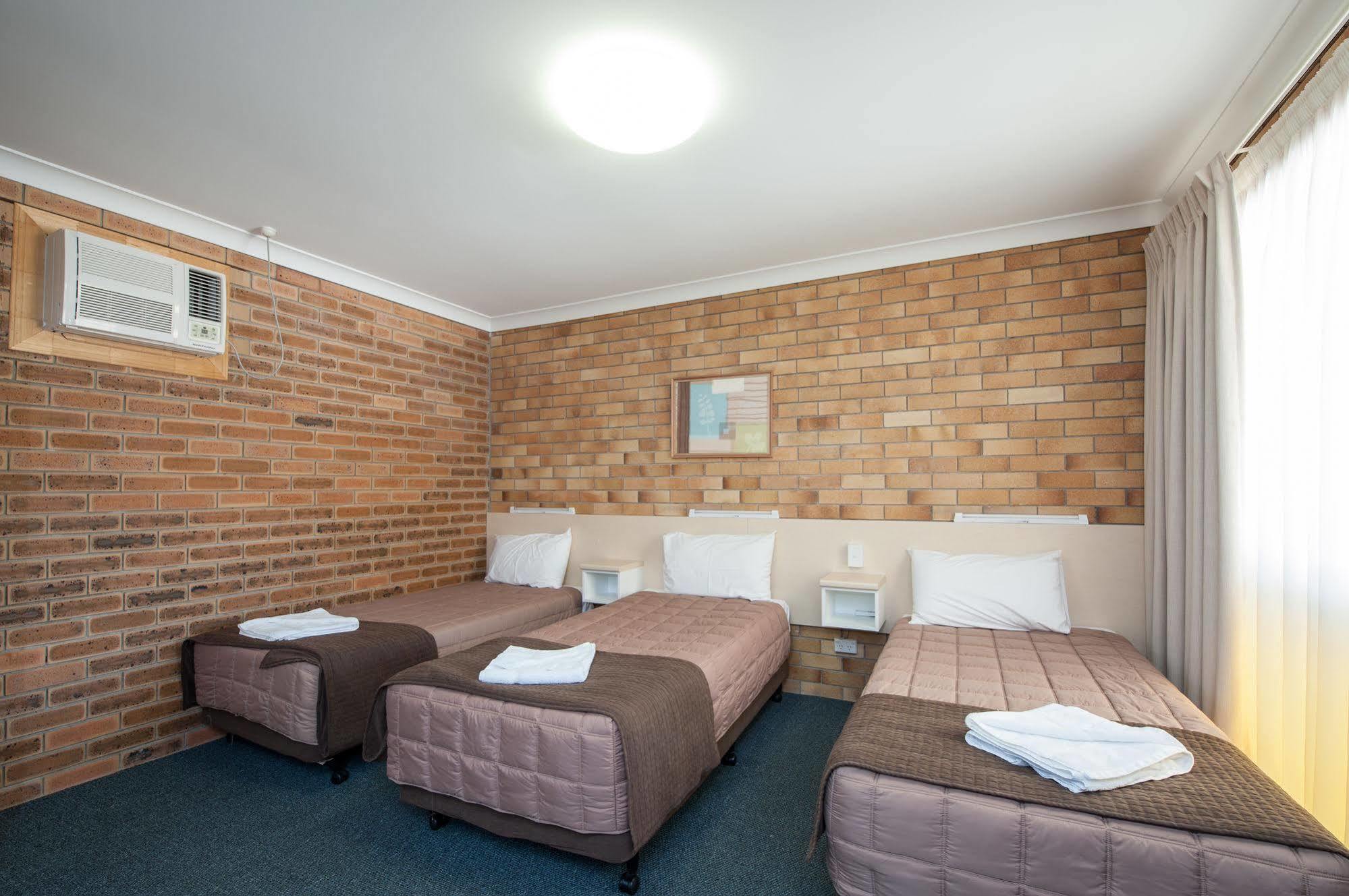 Buckaroo Motor Inn Warwick Buitenkant foto
